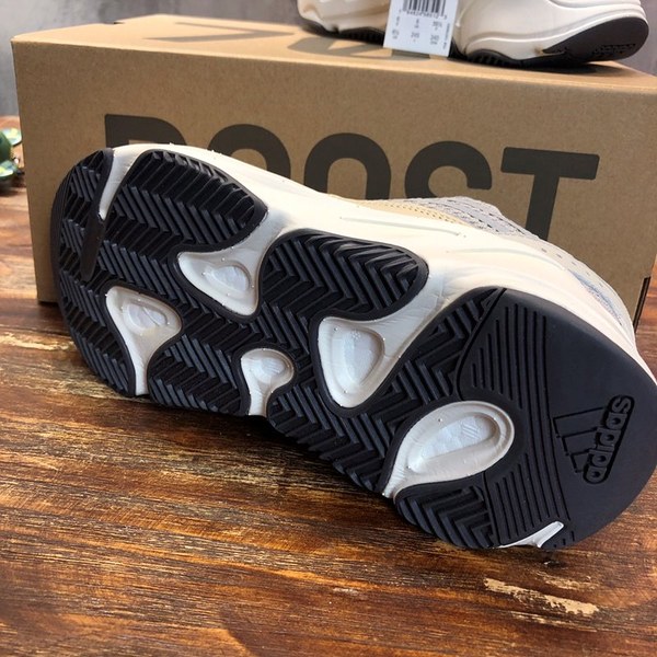 아디다스 이지부스터 Adidas Yeezy 700