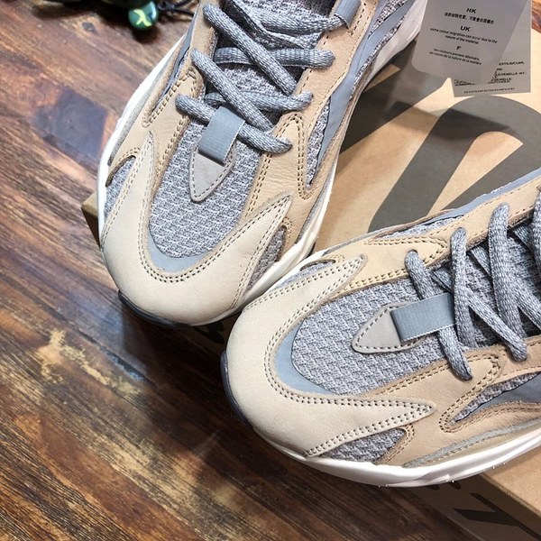 아디다스 이지부스터 Adidas Yeezy 700