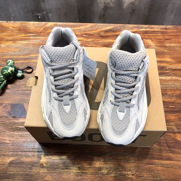 아디다스 이지부스터 Adidas Yeezy 700