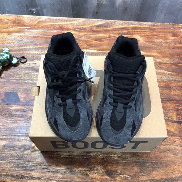 아디다스 이지부스터 Adidas Yeezy 700