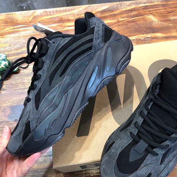 아디다스 이지부스터 Adidas Yeezy 700