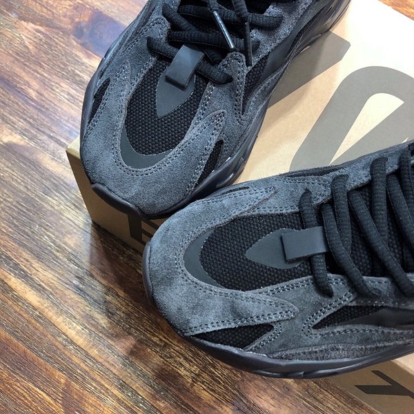 아디다스 이지부스터 Adidas Yeezy 700