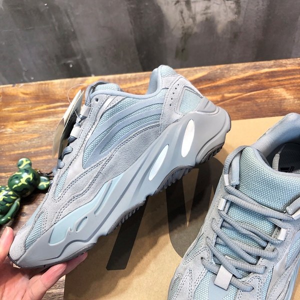아디다스 이지부스터 Adidas Yeezy 700