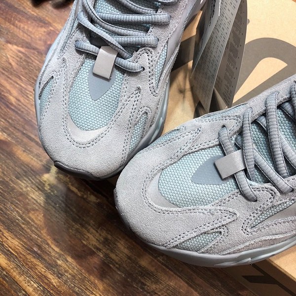 아디다스 이지부스터 Adidas Yeezy 700