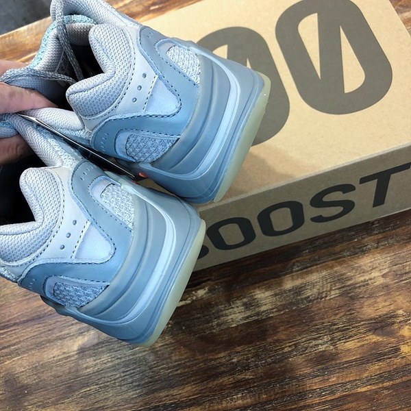 아디다스 이지부스터 Adidas Yeezy 700