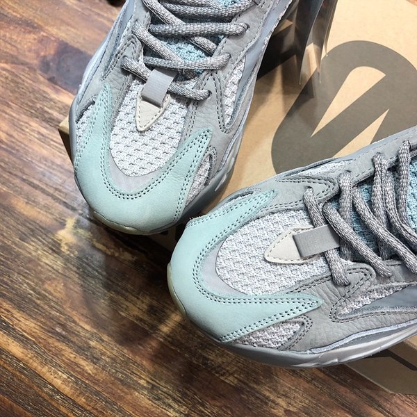 아디다스 이지부스터 Adidas Yeezy 700