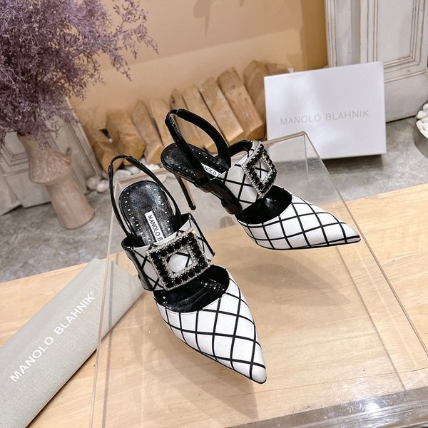 Manolo Blahnik 실크 하이힐 다이아몬드 버클 샌들(10cm) [매장가 370만원대]