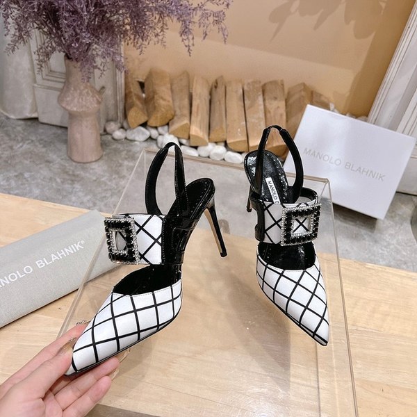 Manolo Blahnik 실크 하이힐 다이아몬드 버클 샌들(10cm) [매장가 370만원대]