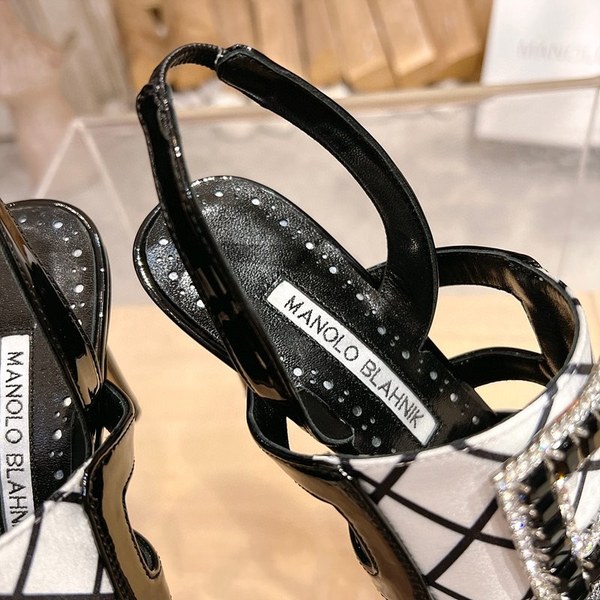 Manolo Blahnik 실크 하이힐 다이아몬드 버클 샌들(10cm) [매장가 370만원대]