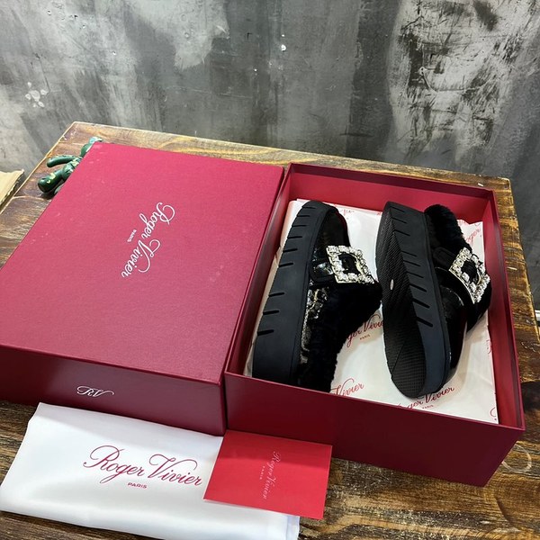 로저비비에 비브 윈터 퍼 스트라스 버클 슬리퍼 블랙[매장가 210만원대]