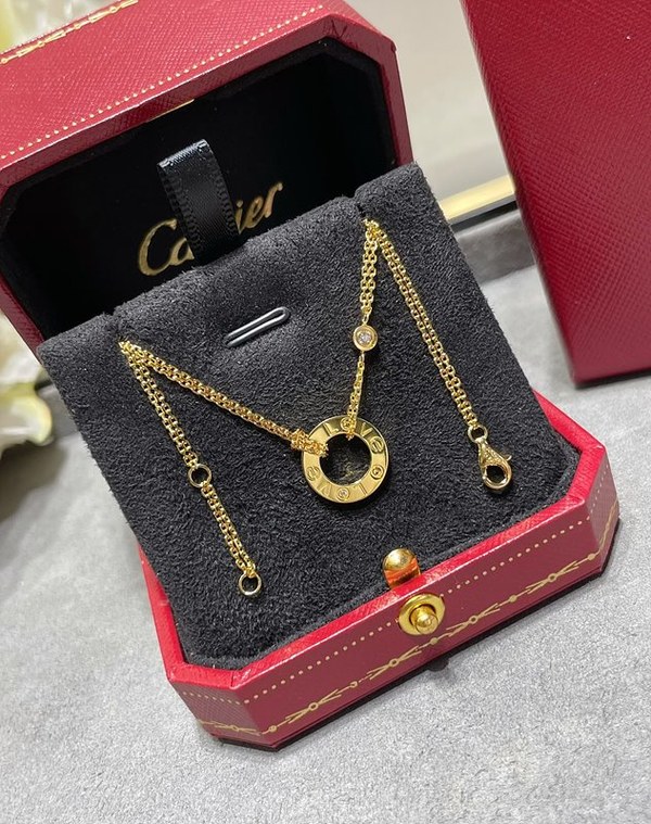 까르띠에 LOVE 펜던트 3colors [매장가 449만원대]