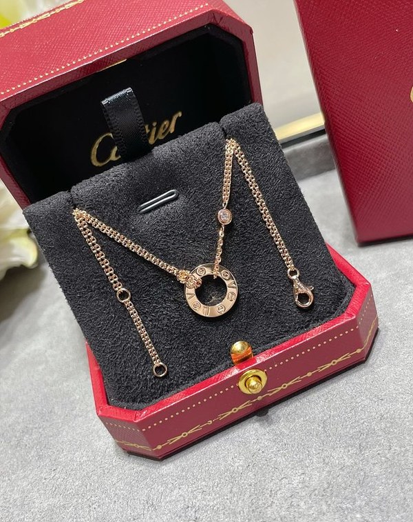 까르띠에 LOVE 펜던트 3colors [매장가 449만원대]