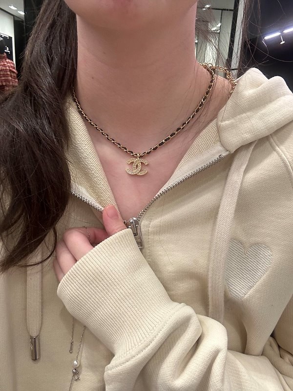 샤넬 가죽 코코 CC 목걸이 펜던트 [매장가 225만원대]
