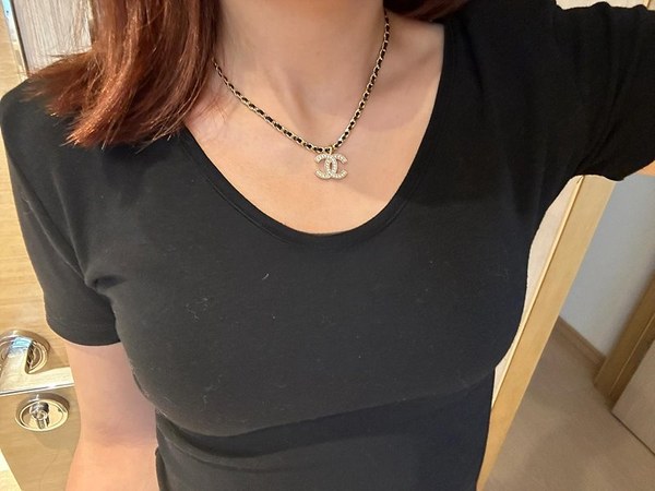 샤넬 가죽 코코 CC 목걸이 펜던트 [매장가 225만원대]