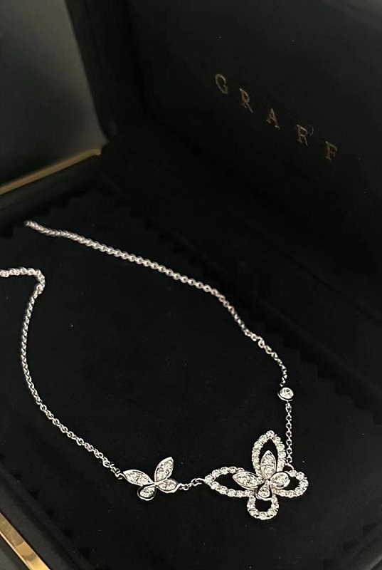 그라프 더블 버터플라이 실루엣 다이아몬드 펜던트