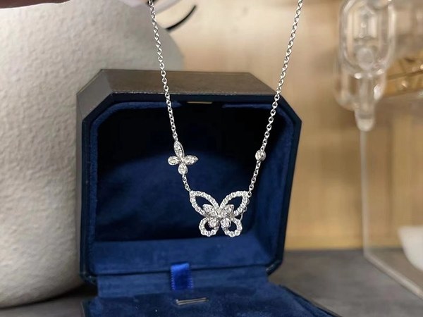 그라프 더블 버터플라이 실루엣 다이아몬드 펜던트