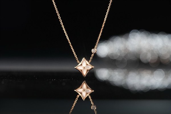 루이비통 컬러 블라썸 BB 스타 펜던트 [매장가 412만원대]