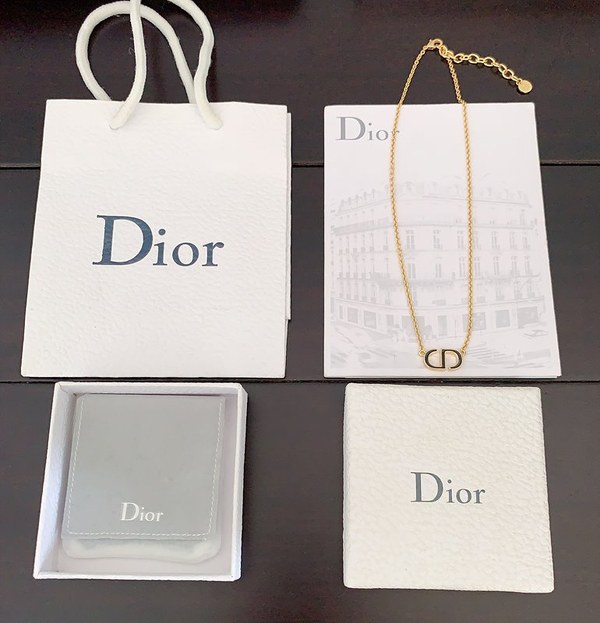 디올 Petiit CD 목걸이 [매장가 79만원대]