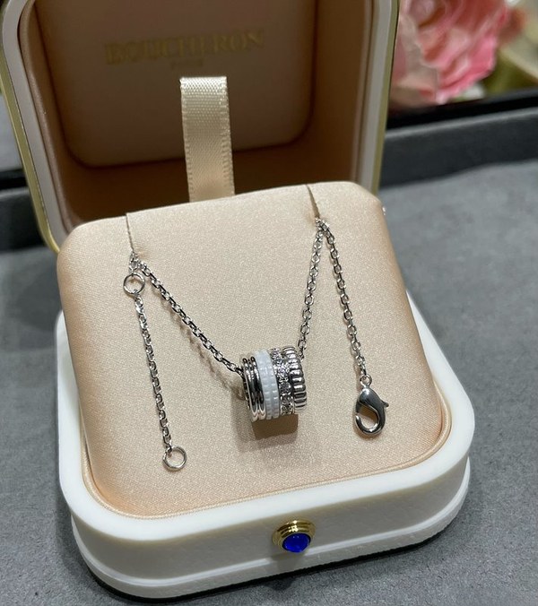 부쉐론 콰트로 화이트 에디션 펜던트 S 모티브 2color [매장가 522만원대]