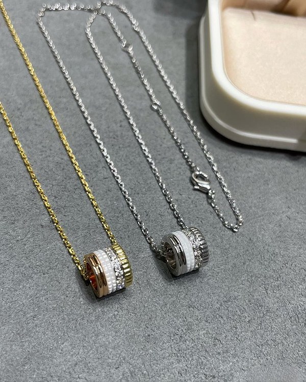 부쉐론 콰트로 화이트 에디션 펜던트 S 모티브 2color [매장가 522만원대]