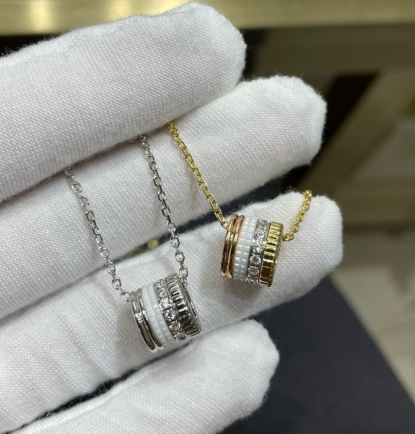 부쉐론 콰트로 화이트 에디션 펜던트 S 모티브 2color [매장가 522만원대]