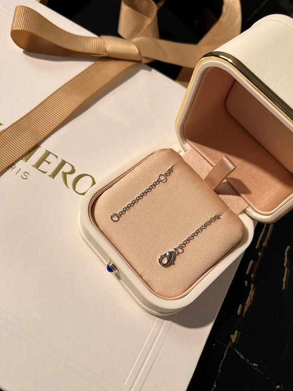 부쉐론 콰트로 블랙 에디션 펜던트 S 모티브 [매장가 593만원대]