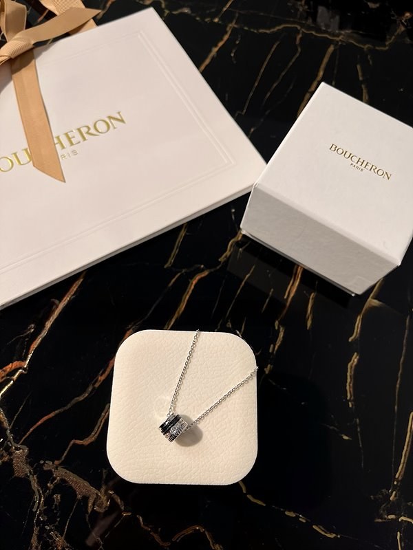 부쉐론 콰트로 블랙 에디션 펜던트 S 모티브 [매장가 593만원대]