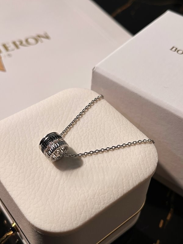 부쉐론 콰트로 블랙 에디션 펜던트 S 모티브 [매장가 593만원대]