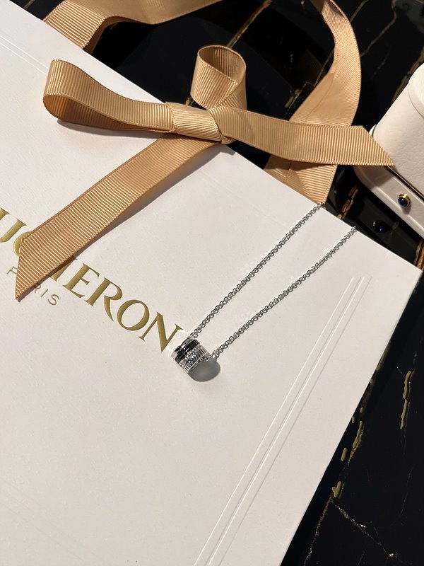 부쉐론 콰트로 블랙 에디션 펜던트 S 모티브 [매장가 593만원대]