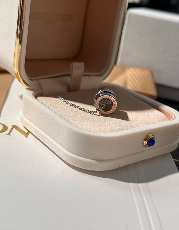 부쉐론 콰트로 블랙 에디션 펜던트 S 모티브 [매장가 593만원대]