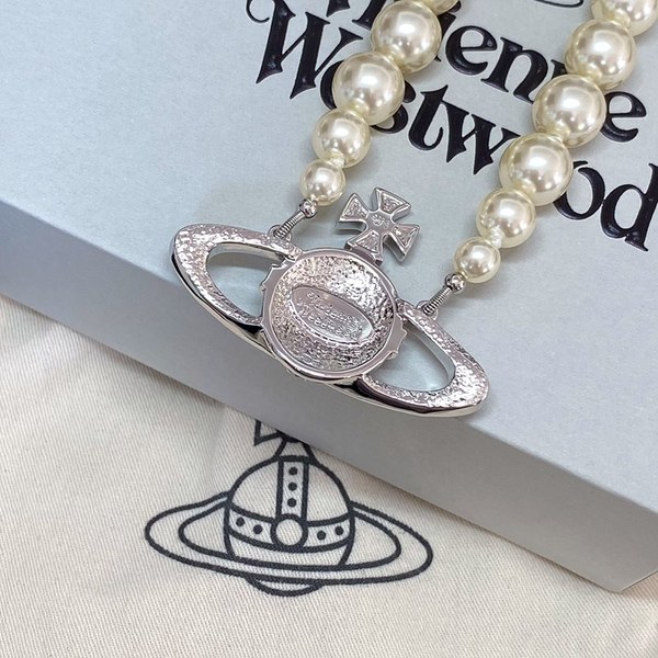 비비안웨스트우드 원 로우 펄 바스 릴리프 초커 목걸이 [매장가 53만원대]