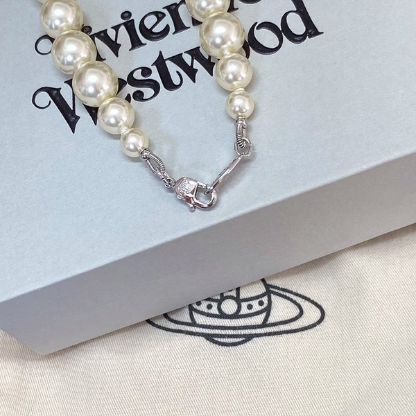 비비안웨스트우드 원 로우 펄 바스 릴리프 초커 목걸이 [매장가 53만원대]