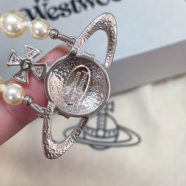 비비안웨스트우드 원 로우 펄 바스 릴리프 초커 목걸이 [매장가 53만원대]