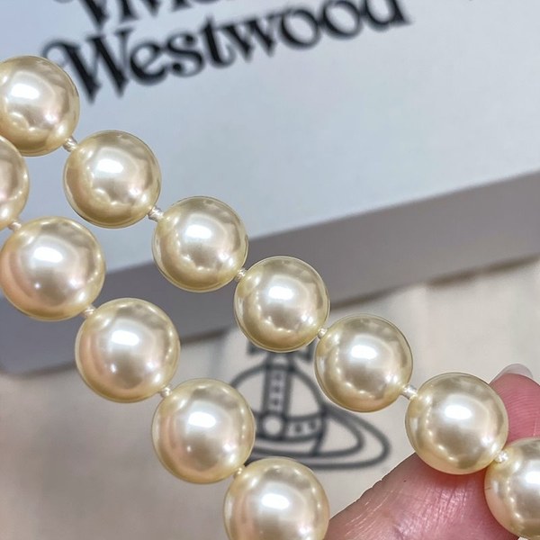 비비안웨스트우드 원 로우 펄 바스 릴리프 초커 목걸이 [매장가 53만원대]