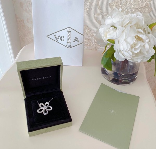 반클리프 플라워레이스 펜던트