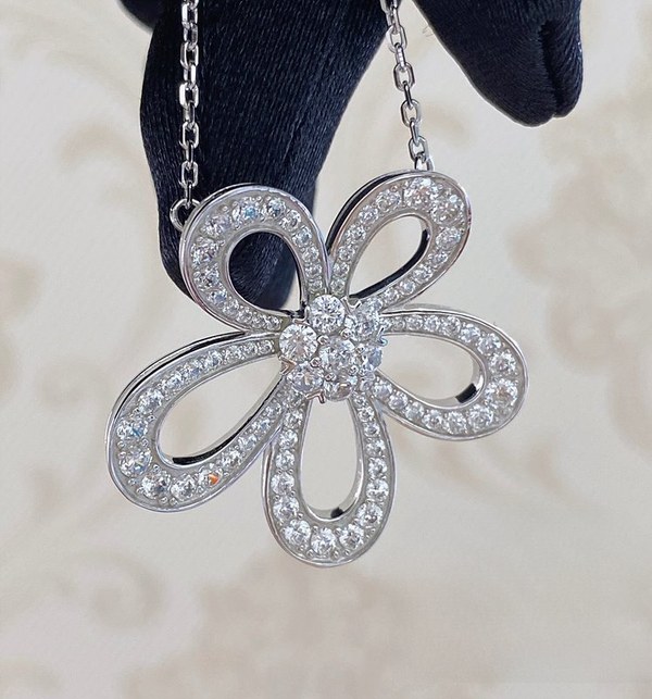 반클리프 플라워레이스 펜던트