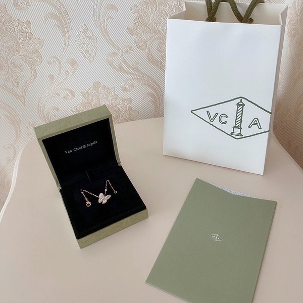 반클리프 투 버터플라이 펜던트