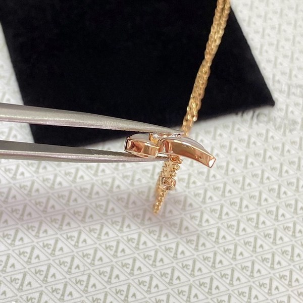 반클리프 투 버터플라이 펜던트