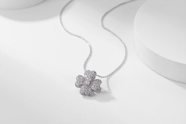 반클리프 코스모스 미디엄 모델 클립 펜던트