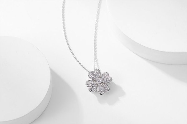 반클리프 코스모스 미디엄 모델 클립 펜던트