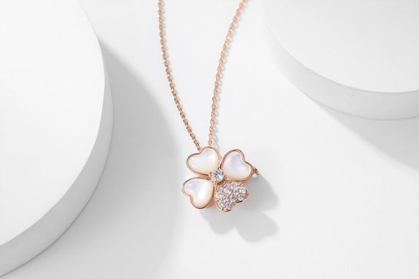 반클리프 코스모스 미디엄 모델 클립 펜던트