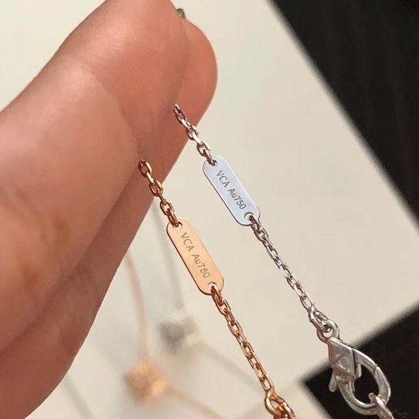 반클리프 뼤르릴 클로버 펜던트 2color [매장가 705만원대]