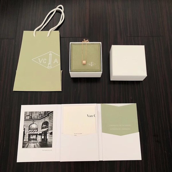 반클리프 뼤르릴 클로버 펜던트 2color [매장가 705만원대]