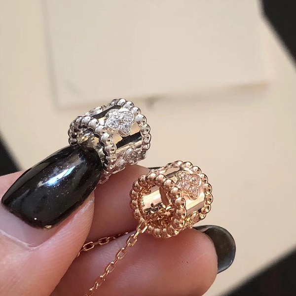 반클리프 뼤르릴 클로버 펜던트 2color [매장가 705만원대]