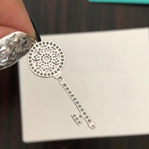 티파니앤코 페탈 키 네크리스 2color [매장가 955만원대]