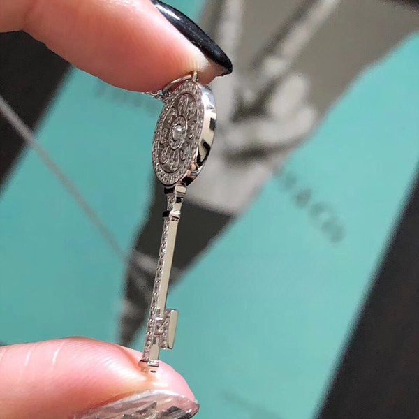 티파니앤코 페탈 키 네크리스 2color [매장가 955만원대]