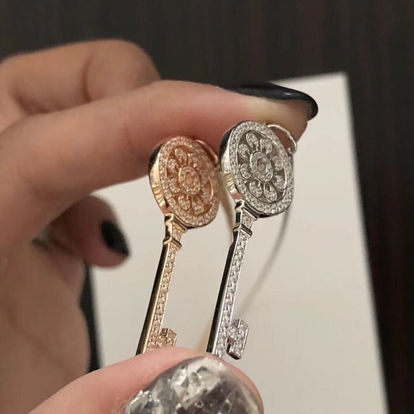 티파니앤코 페탈 키 네크리스 2color [매장가 955만원대]