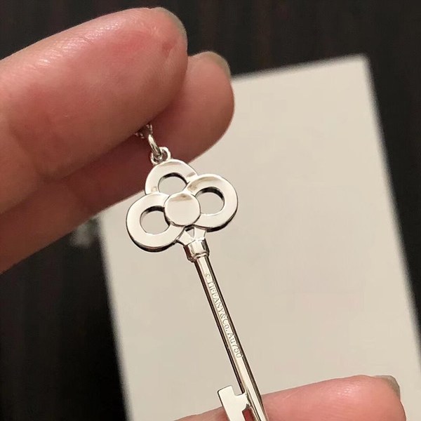 티파니앤코 크라운 키 네크리스 2color [매장가 600만원대]