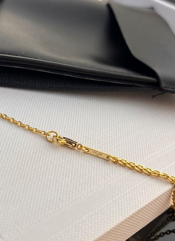 셀린느 트리옹프 펄 더블 목걸이 [매장가 110만원대]