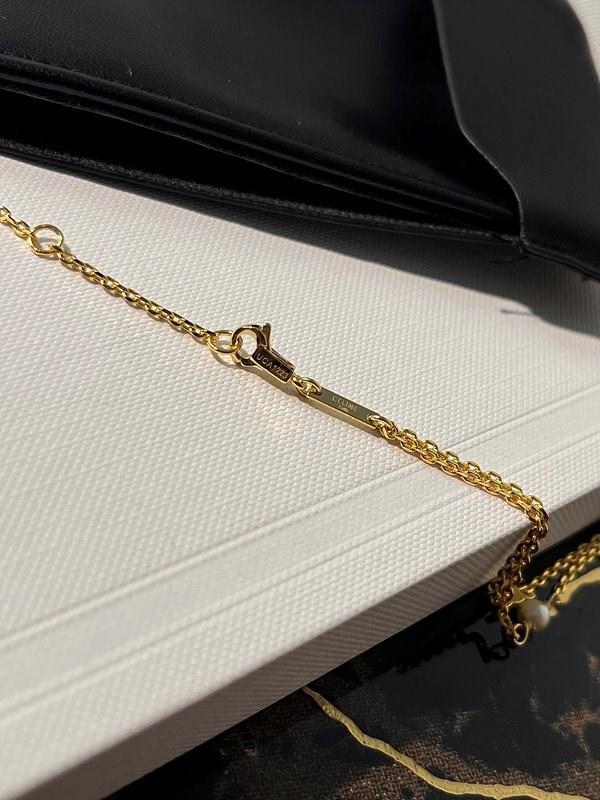 셀린느 트리옹프 펄 더블 목걸이 [매장가 110만원대]